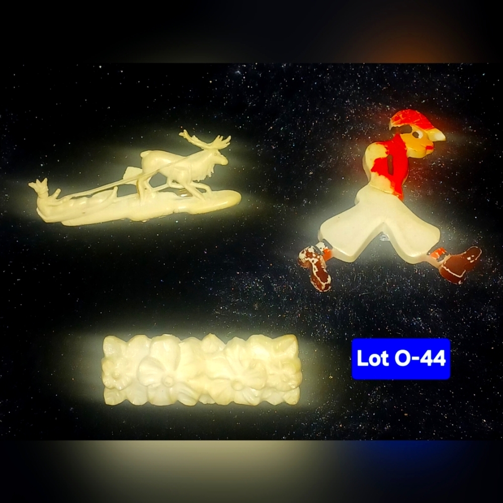 3 Peice Vintage Brooch Lot with Reindeer and Floral Designs Made Of Plastics